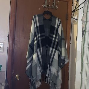 Black n White Akira Shawl/ Open Poncho size OS